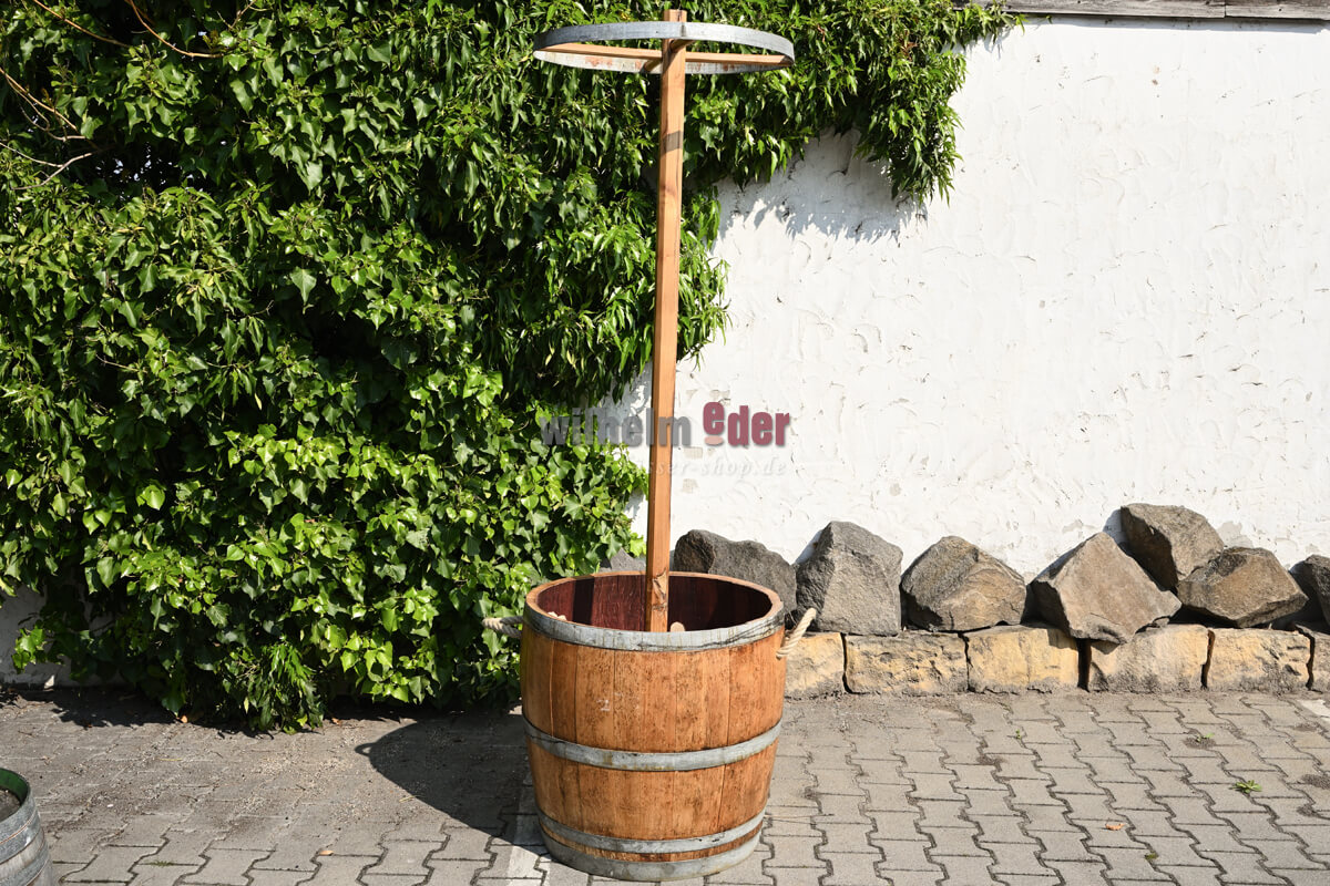 blumenkuebel_weinrebe_weinfass_1