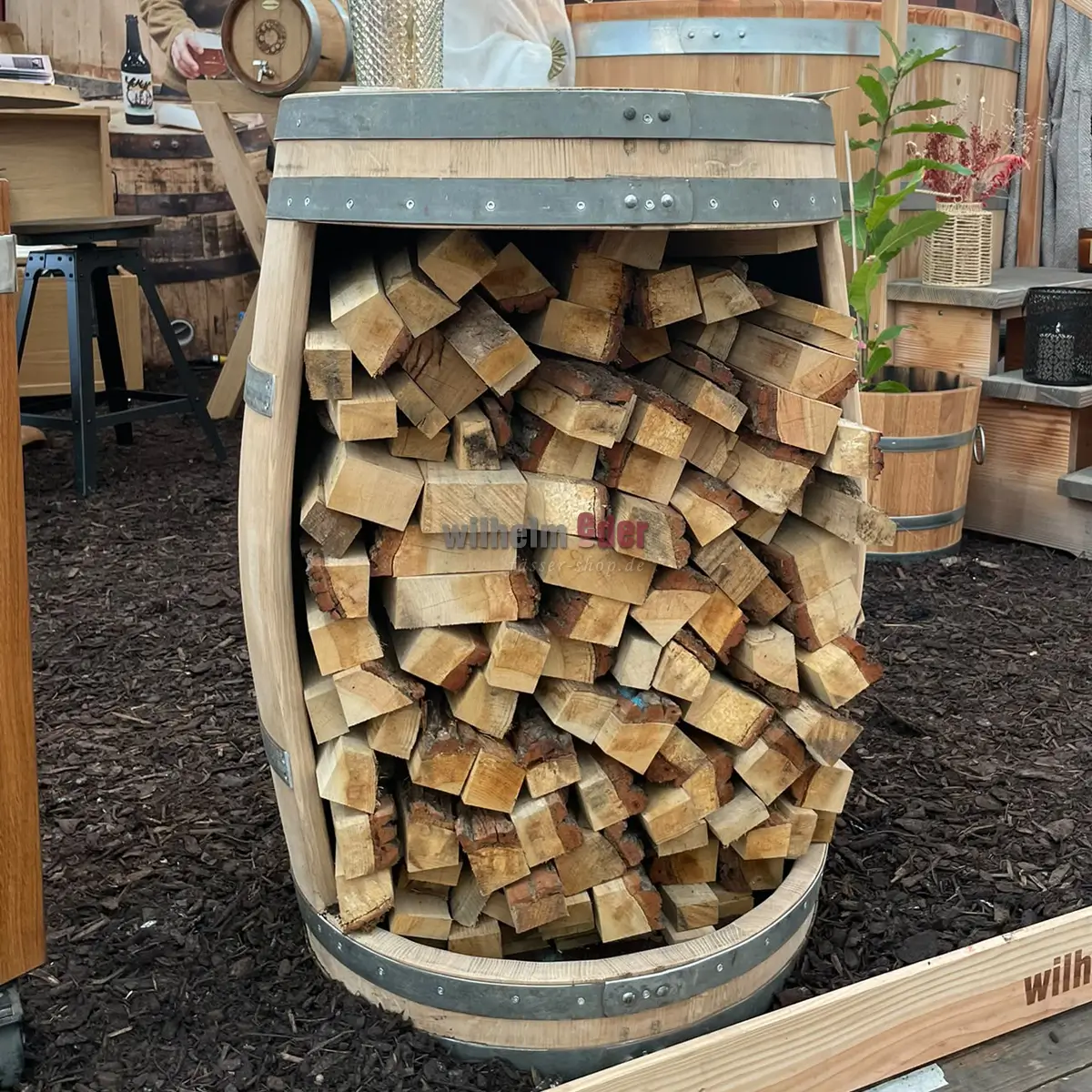 Regalfass 225 l mit Holz bestückt